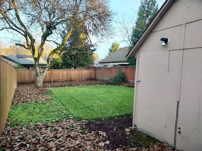 Building Photo - 3-Bedroom 2.5-Bathroom home in Eugene
