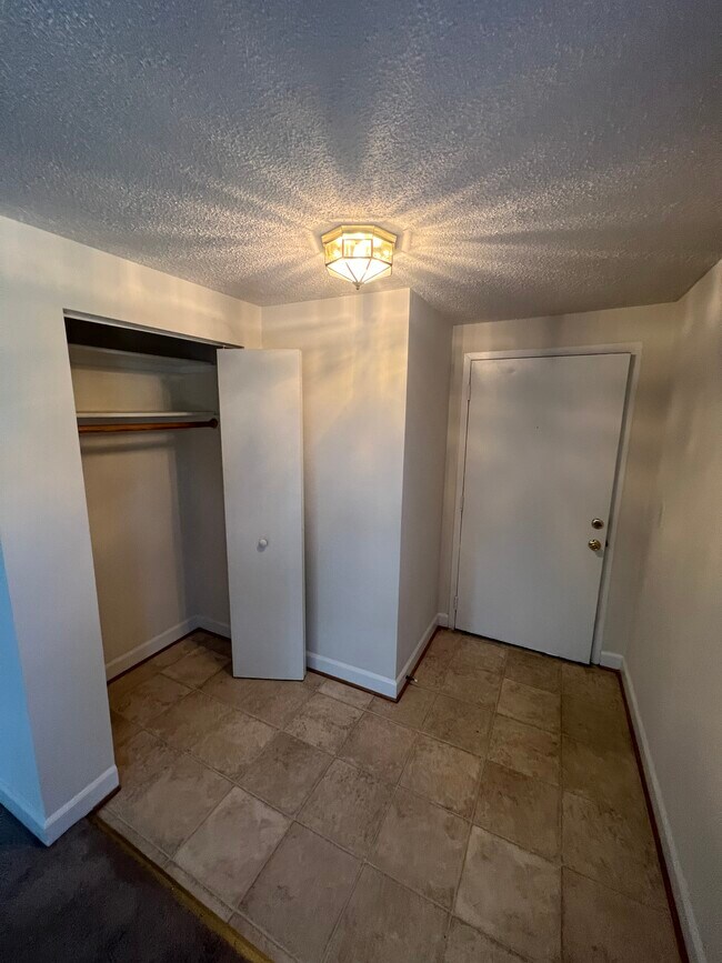 Building Photo - 18001 Chalet Dr