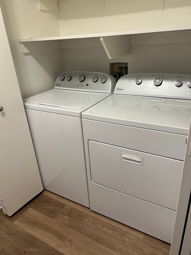 Building Photo - NICE 3 BEDROOM, 2.5 TOWNHOUSE W/ 2 CAR GAR...