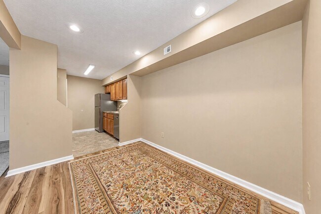 Building Photo - 4003 Governors Square