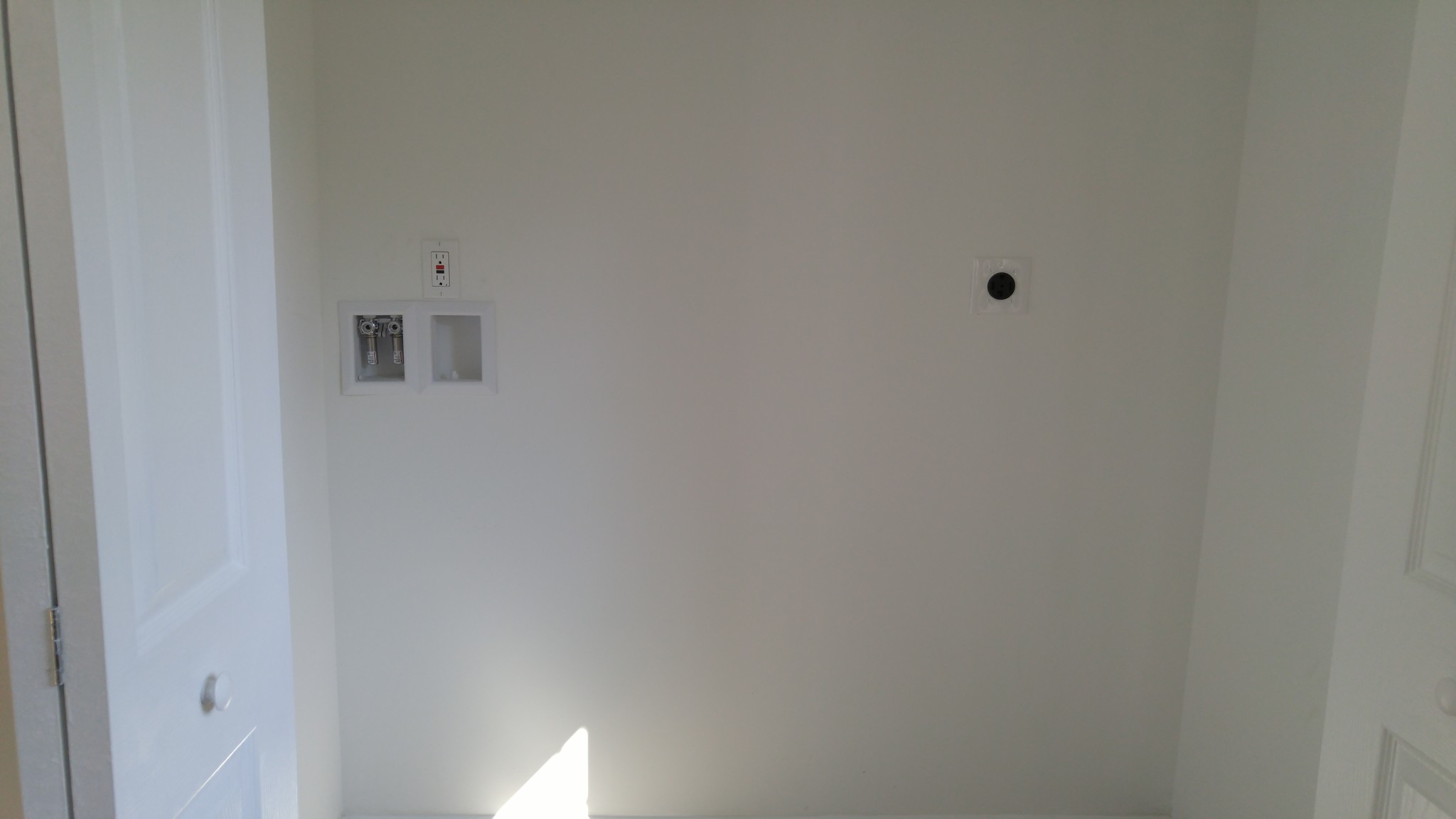 Washer/Dryer Hook-Up - 28 Old Pine Hill Rd