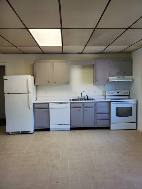 Building Photo - 201 Maple Ave