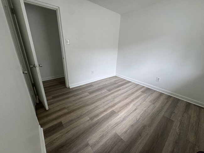 Building Photo - 2 Bedroom one bath