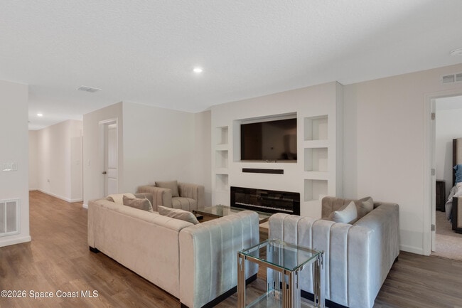 Building Photo - 301 Haines Rd SW