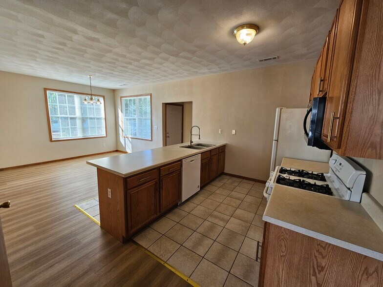 Building Photo - 10296 Metalmark Ln