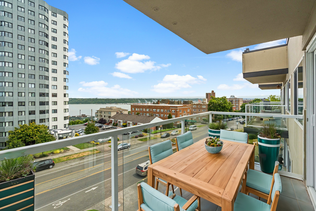 2 Bedroom End - Staged - Vista Terrace Apartments