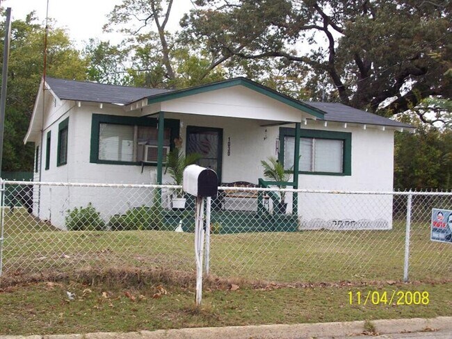 Building Photo - 1030 Chickasaw St