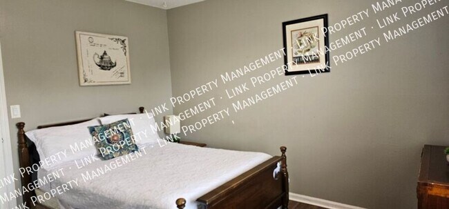 Building Photo - 2433 Meade Cir