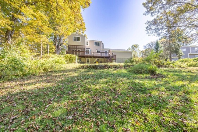 Building Photo - Charming 4 Bedroom Colonial with Updated K...