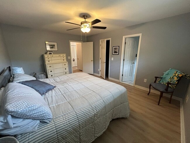 Building Photo - 6-month SUMMER rental within minutes of Wrightsville Beach!