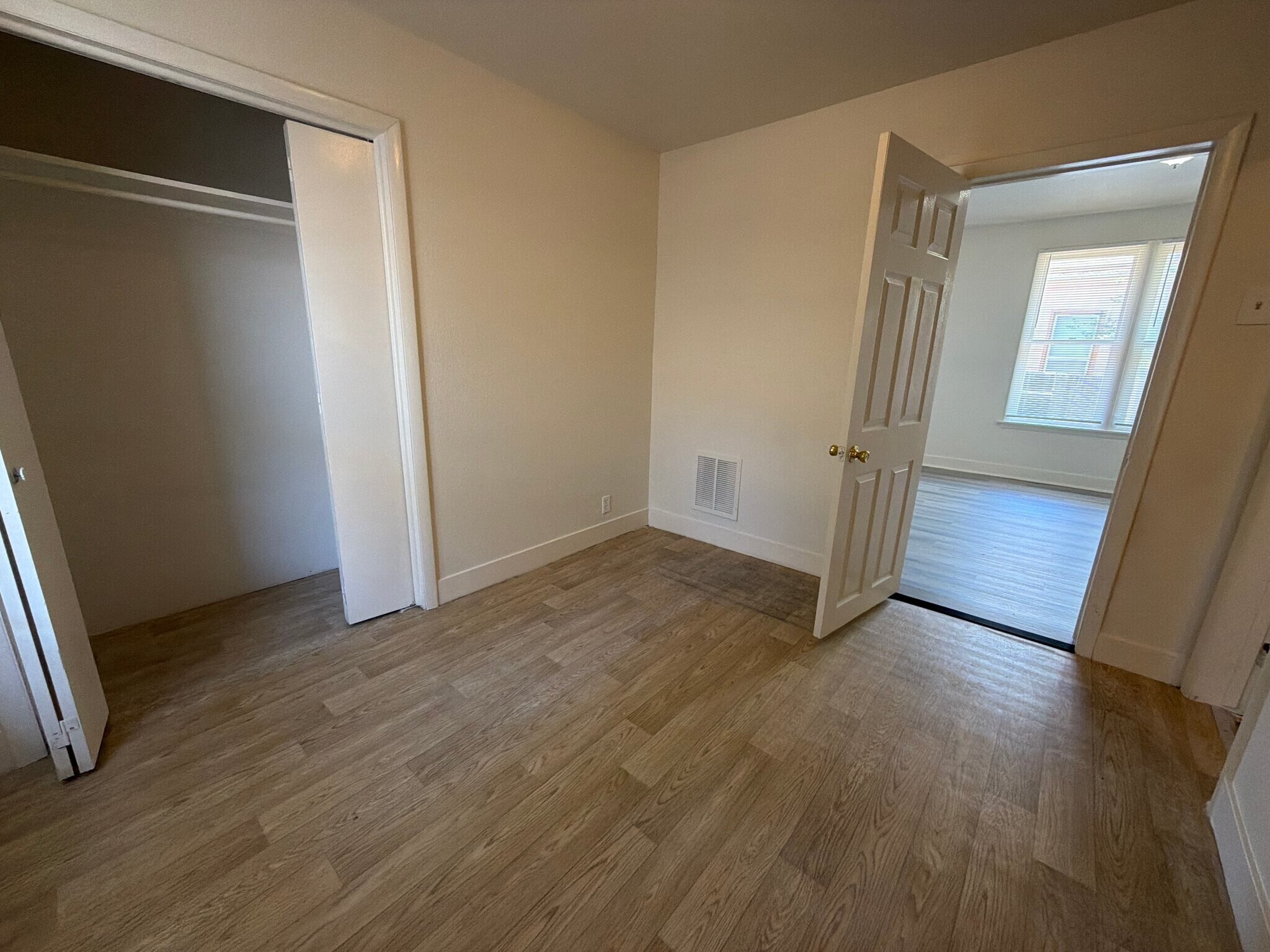 Building Photo - 428 10th St