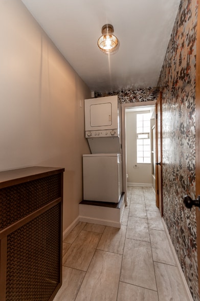 Building Photo - 217 Kaercher St