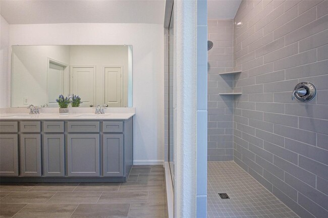 Building Photo - 609 Royal Arch Dr