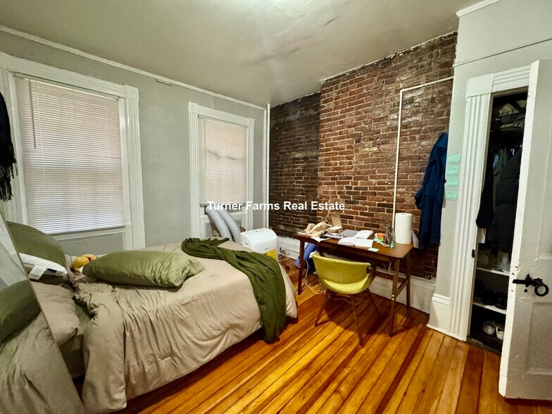 Building Photo - 5 Champney Pl