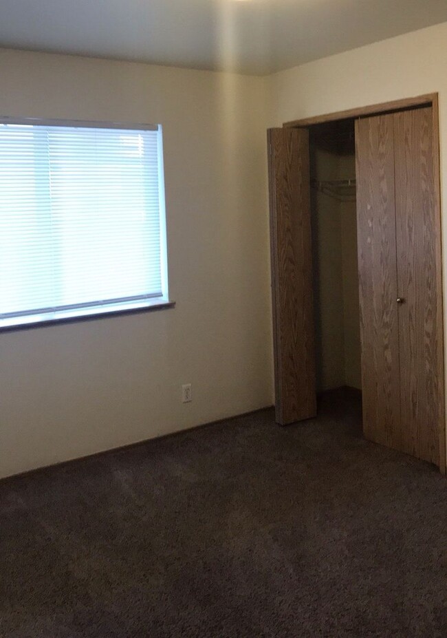 Building Photo - Downstairs West Campus 3 bedroom apartment...