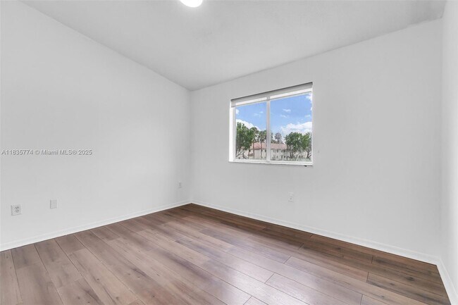 Building Photo - 1251 SE 31st Ct