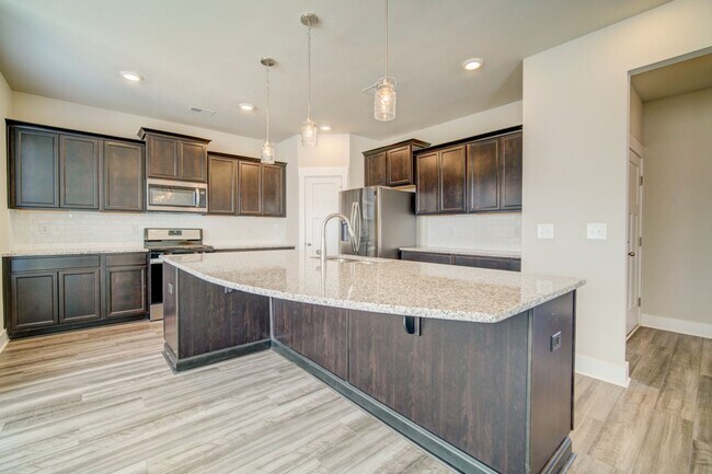 Building Photo - Gorgeous 4 BR, 3BA, Home with Loft, and 2 ...