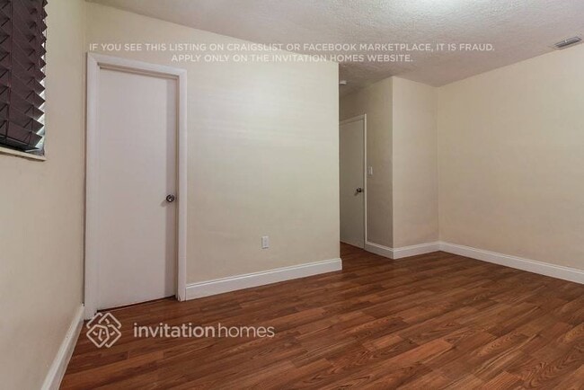 Building Photo - 10221 Dolphin Rd