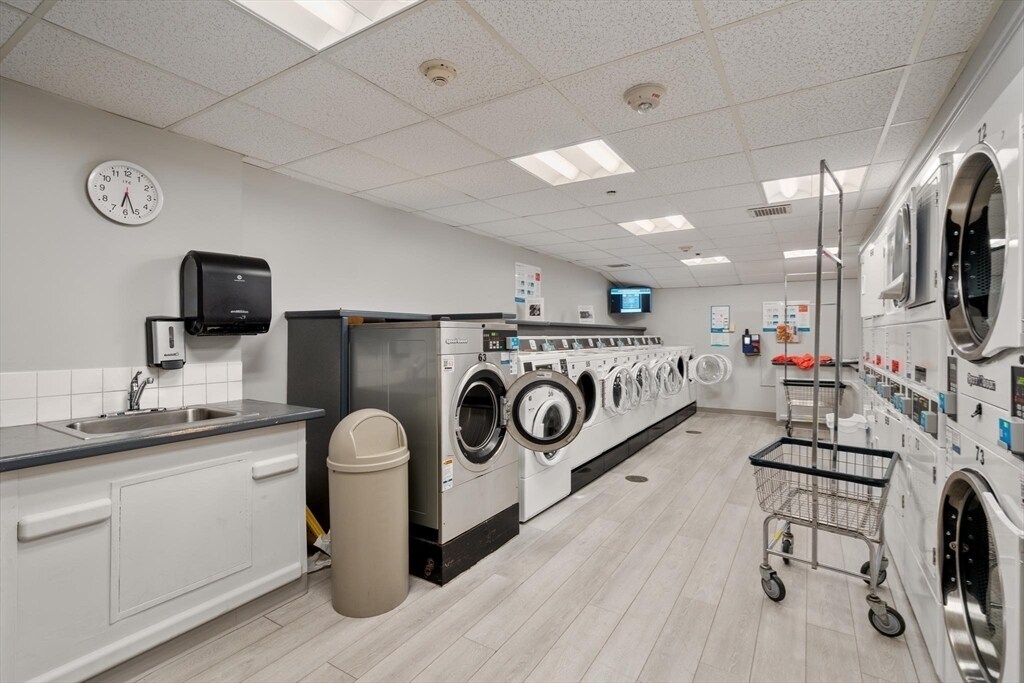 Building Photo - 77 Pond Ave