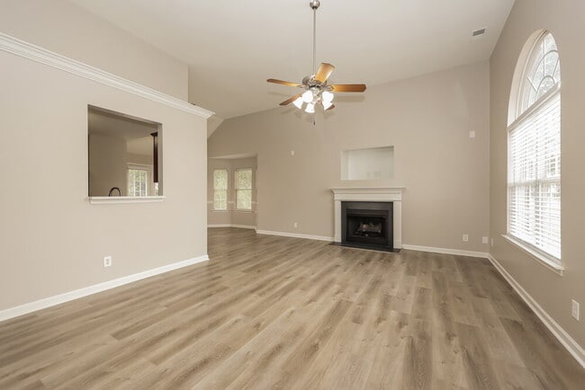 Building Photo - 1500 Saddle View