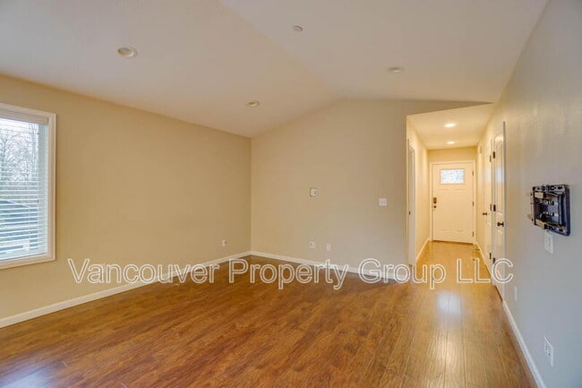 Building Photo - 1114 Division St