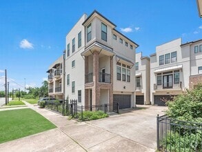 Building Photo - 3610 Chenevert St