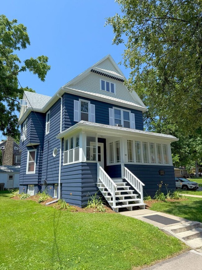 Primary Photo - 116 Lathrop St