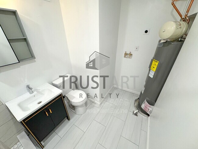 Building Photo - 2317 N 15th St