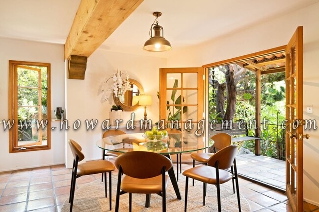 Building Photo - Stunning 5 Bedroom House in Santa Monica