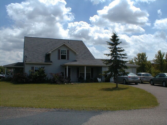 Building Photo - 680 Circle Pine Dr