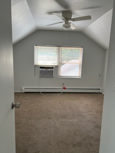 Building Photo - 18 Linden Pl