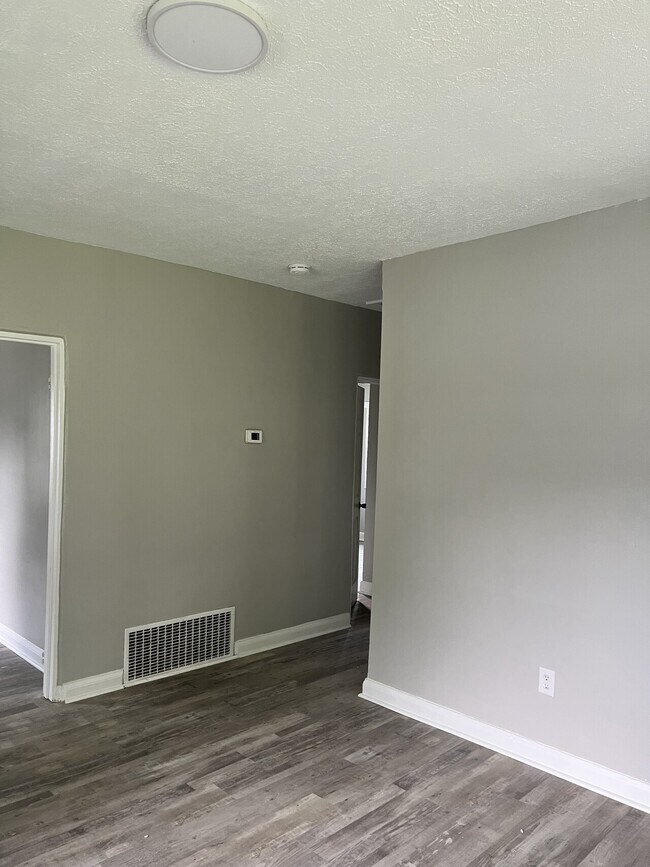 Building Photo - Southwestern Parkway