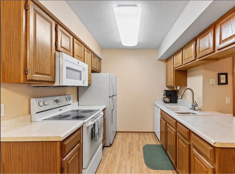 Building Photo - 401 SE Lowell Dr