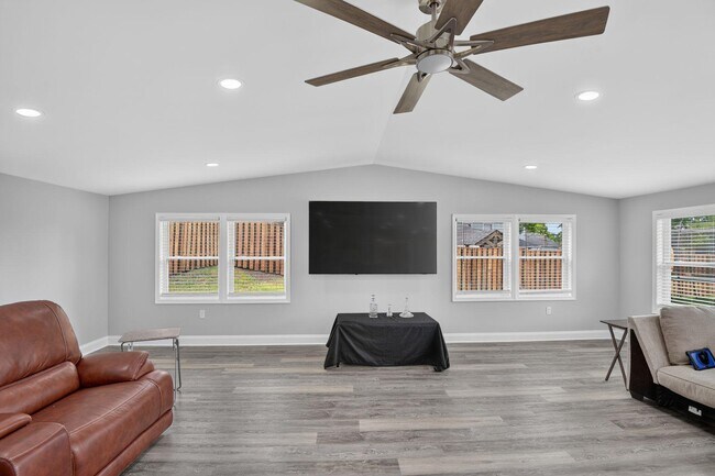 Building Photo - 12420 Seabury Ln