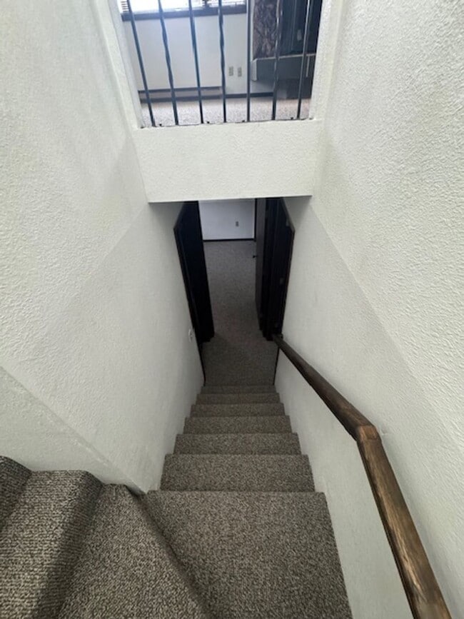 Building Photo - 2 Bedroom Unit in South Anchorage!