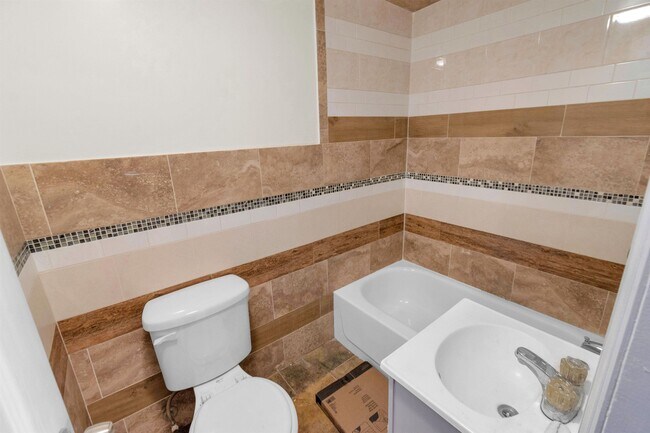 Building Photo - 181-183-183 N 6th St