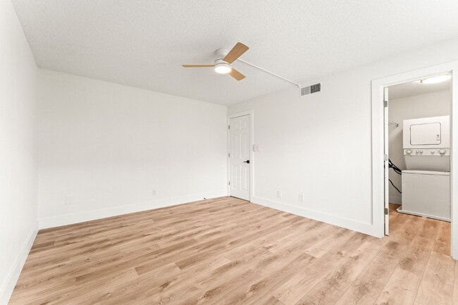 Building Photo - Charming Condo Retreat in Winter Park - Spacious 727 sq. ft. Home with lots of Community Features!