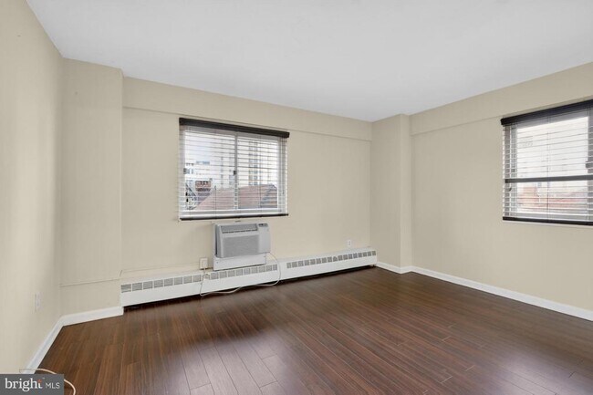 Building Photo - 2101 Chestnut St