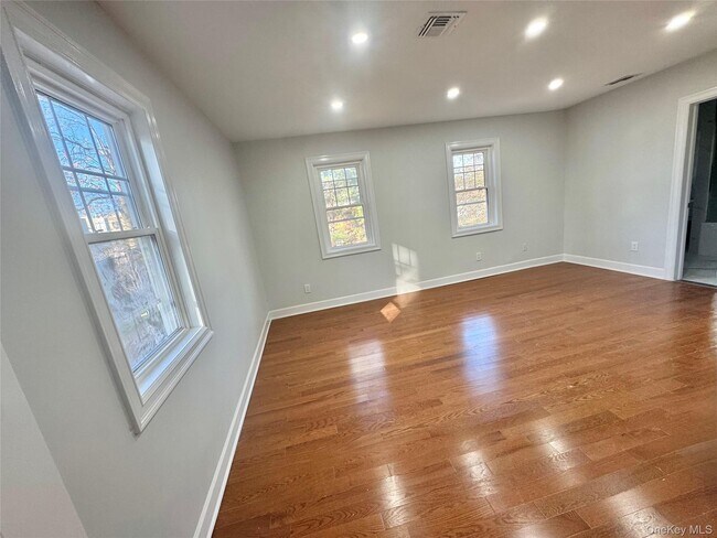 Building Photo - 32 Berkshire Rd