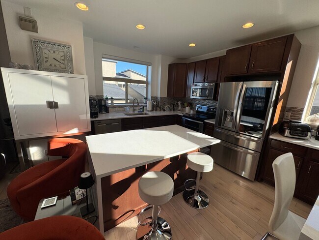 Building Photo - Luxury Lone Tree Living