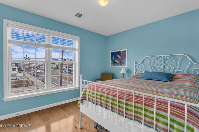 Building Photo - 111 7th Ave