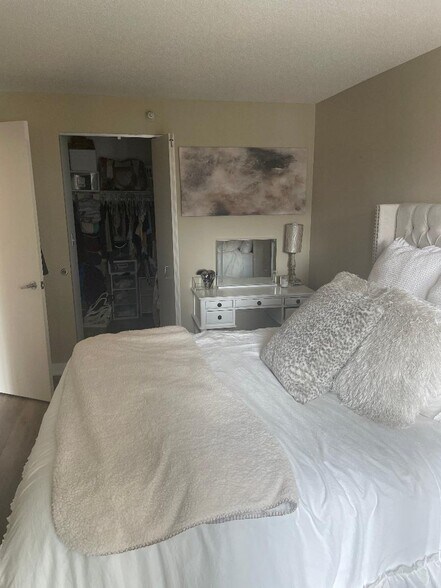 Building Photo - 2 E Erie St