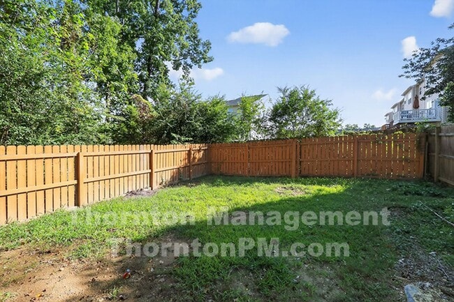 Building Photo - Newly Remodeled 3 Bedroom Townhouse