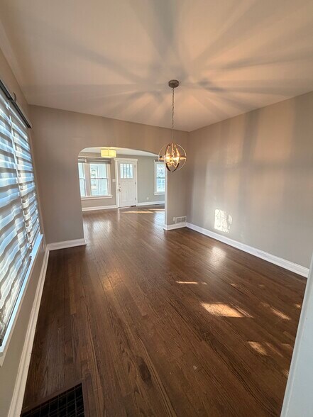 Building Photo - 856 Woodlawn Ave