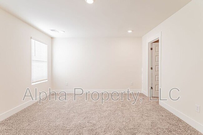 Building Photo - 47 Centimeters Dr