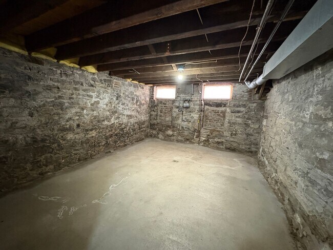Building Photo - 2406 S 10th St