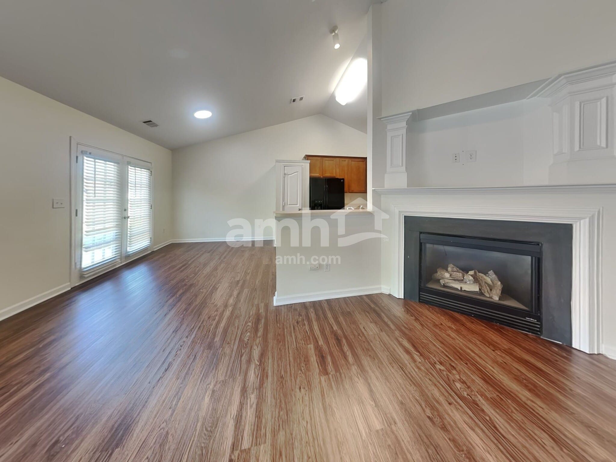 Building Photo - 32 Riverbed Dr