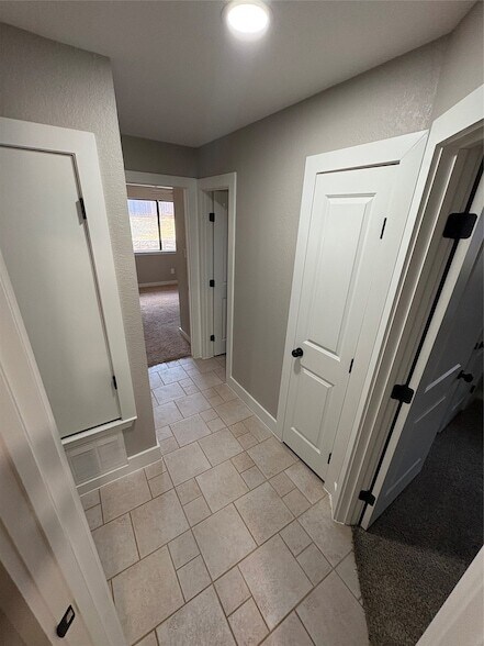 Building Photo - 2710 Vistaview Dr