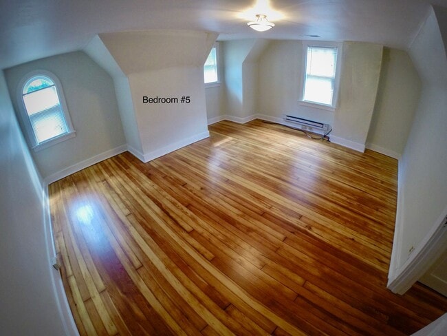 Building Photo - 6/1 Remodeled LUXURY house 2 blocks from CMU.