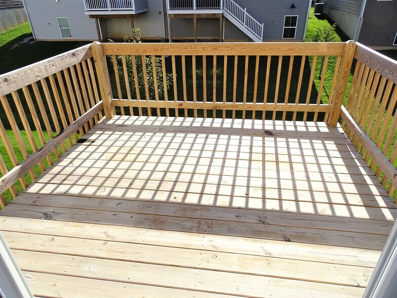 Building Photo - 228 Lakeside Xing